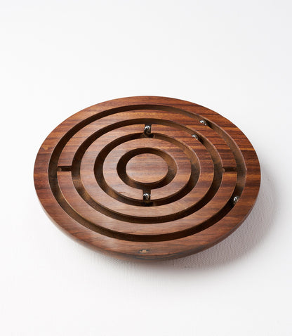 Klassisches Labyrinthspiel aus Holz