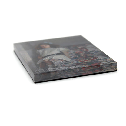 Side angle of acrylic magnet, showing thickness