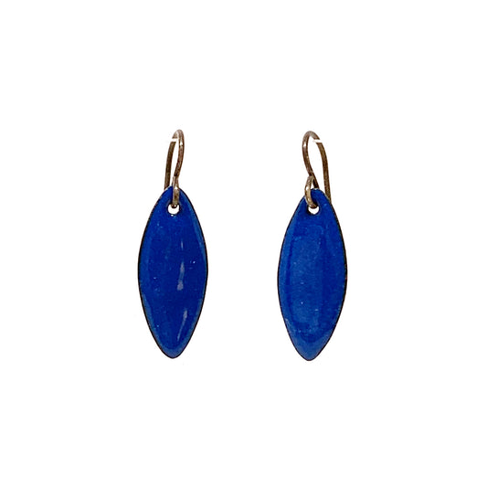 Kleine ovale Ohrringe aus Emaille in Blau