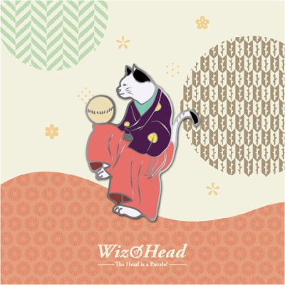 Emaille-Anstecker: Ukiyo-e-Katze mit Ball im lila Kimono