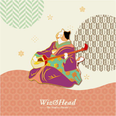 Emaille-Anstecker: Ukiyo-e-Katzenmusikant im lila Kimono