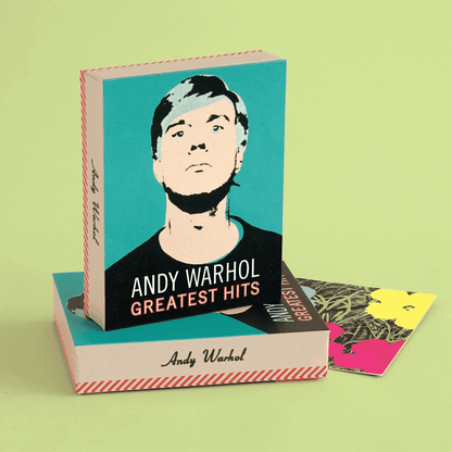 Tarjetas de notas en caja de recuerdo de los grandes éxitos de Andy Warhol